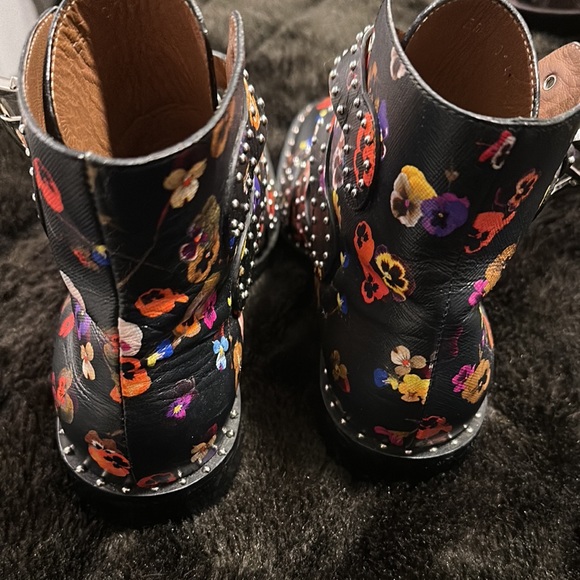 Givenchy - Picture 4 of 6